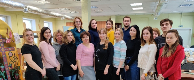 Мастера из Шуи и Палеха пишут иконостасы для двух соборов в Астрахани